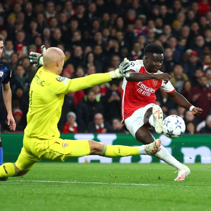 Champions League Drama: Manchester United's Stunning Defeat to Copenhagen and Arsenal's Commanding Victory over Sevilla 2 wp 16994909359048713459140771493983